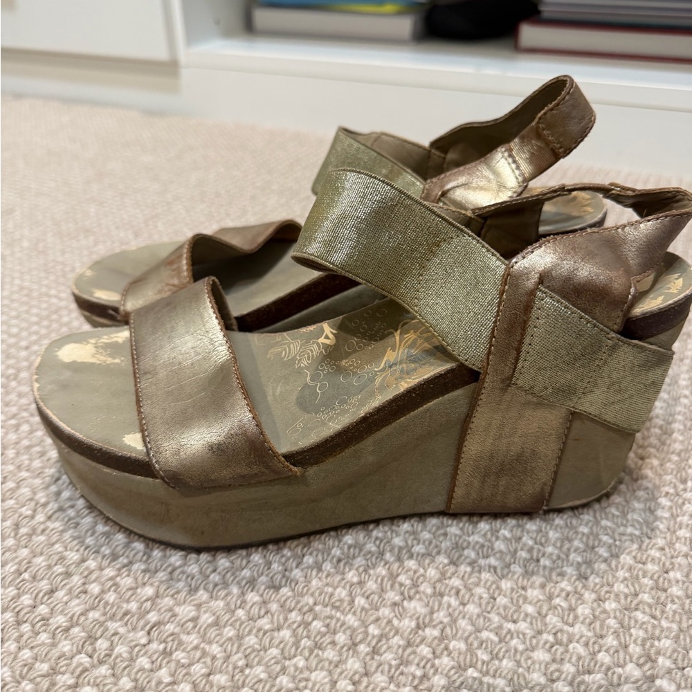 OTBT Platform Sandals - Picture 3 of 3